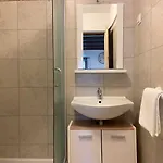 Mediterranes Mit Grillbereich, Liegen Im Garten, Privatparkplatz, Wifi *