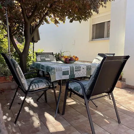 Mediterranes Mit Grillbereich, Liegen Im Garten, Privatparkplatz, Wifi *