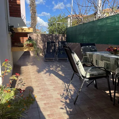 Mediterranes Mit Grillbereich, Liegen Im Garten, Privatparkplatz, Wifi Apartment *