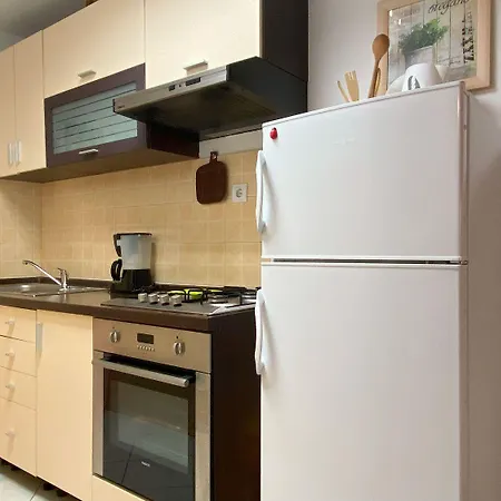 Mediterranes Mit Grillbereich, Liegen Im Garten, Privatparkplatz, Wifi Apartment