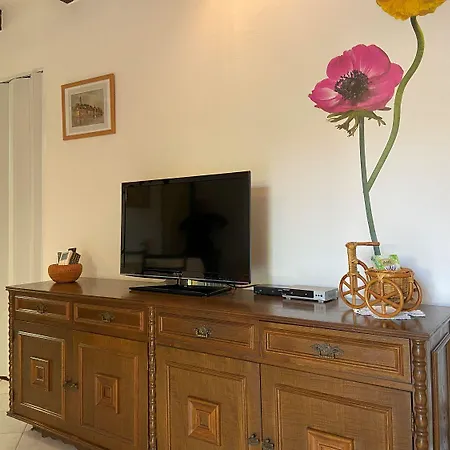Mediterranes Mit Grillbereich, Liegen Im Garten, Privatparkplatz, Wifi Apartment *