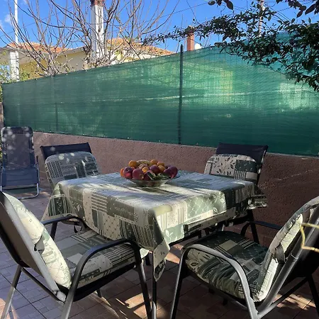 Mediterranes Mit Grillbereich, Liegen Im Garten, Privatparkplatz, Wifi * Rovinj