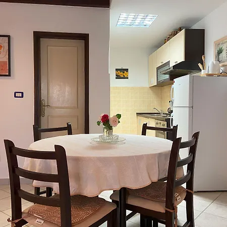 Apartment Mediterranes Mit Grillbereich, Liegen Im Garten, Privatparkplatz, Wifi