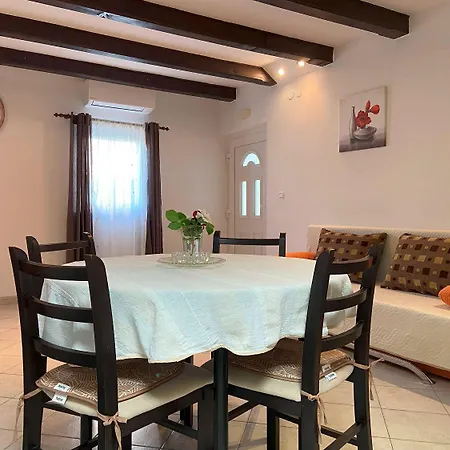 Mediterranes Mit Grillbereich, Liegen Im Garten, Privatparkplatz, Wifi Apartment *