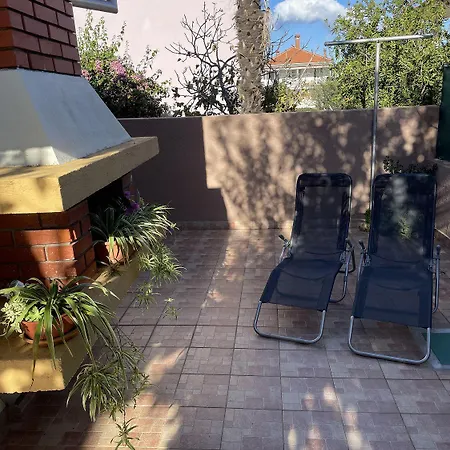 Apartment Mediterranes Mit Grillbereich, Liegen Im Garten, Privatparkplatz, Wifi *