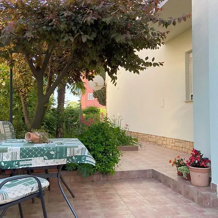 Mediterranes Mit Grillbereich, Liegen Im Garten, Privatparkplatz, Wifi *