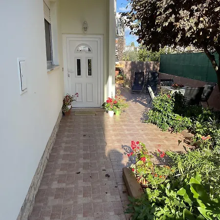 Mediterranes Mit Grillbereich, Liegen Im Garten, Privatparkplatz, Wifi Apartment *