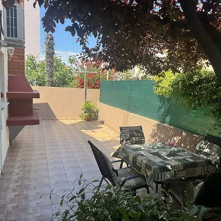 Mediterranes Mit Grillbereich, Liegen Im Garten, Privatparkplatz, Wifi Apartment *