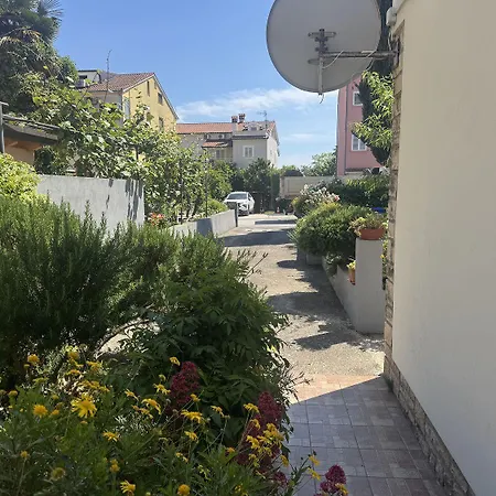 Mediterranes Mit Grillbereich, Liegen Im Garten, Privatparkplatz, Wifi *